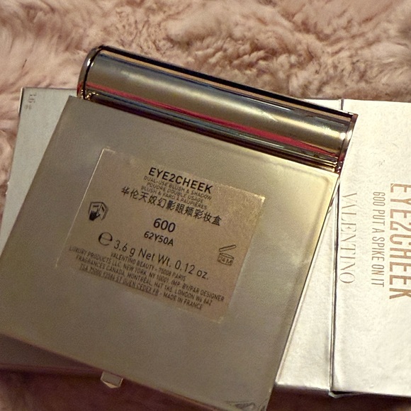 Valentino Gold Stud-Embellished Compact Face Palette - Picture 5 of 10